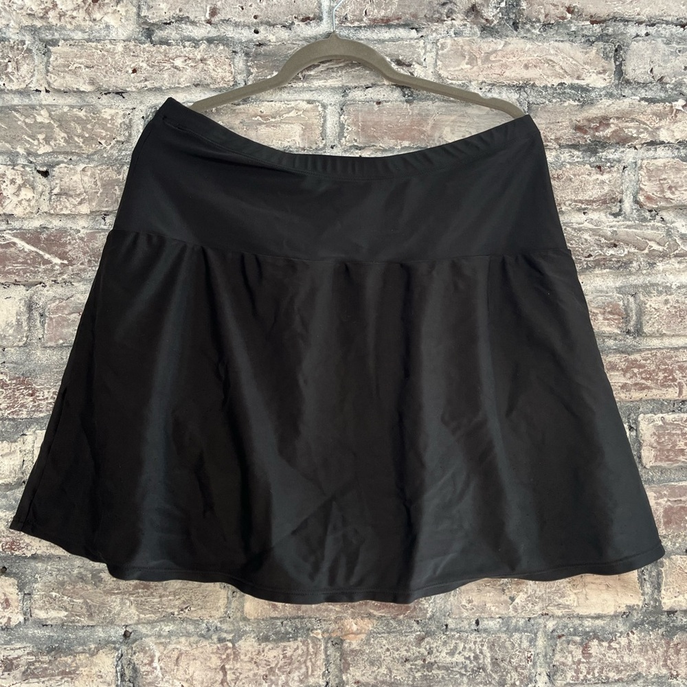 Swimsuit skort with build in panty in excellent condition, spandex,smoke/petfree